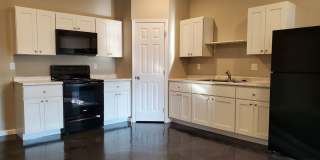 2 bed, 1.5 bath Townhouse Gallery 1