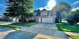 Prime Location 4 Bedroom 3 1/2 bath 2 garages! Gallery 33