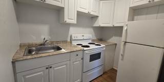 Cute Studio Duplex in Downtown Sarasota Available Now! Gallery 7