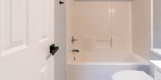 Spacious 3BD/2BTH In Yukon Gallery 25