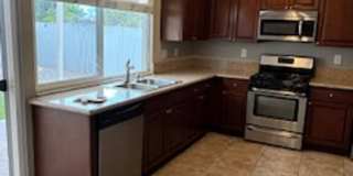 Charming 3 Bedroom 2 Bathroom Home Available for Rent!! Gallery 15