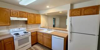 Prime Fort Collins Living: Modern 3-BR Townhome Near CSU & Trails – Move-In Ready! Gallery 1