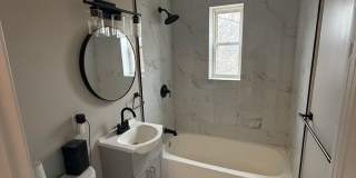 Beautiful 3 Bedroom 2 bath Townhome Conveniently Located and updated Gallery 6