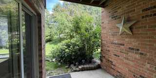 986 West Court Gallery 15
