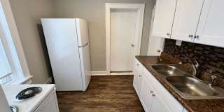 Upstairs 2-Bed, 1.5-Bath Duplex Gallery 6