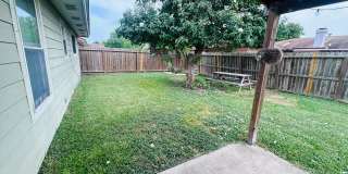 Beautiful Southside 3BR Home | Vaulted Ceilings | Fireplace | Refrigerator Included | Covered Patio Gallery 19