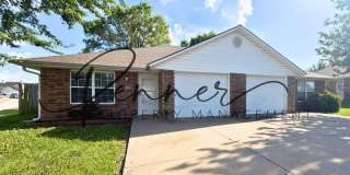 209 NW Woodbury Dr Gallery 1