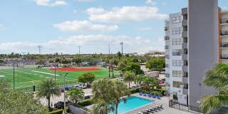 Grand Island Square - 3 Miles to Aventura Mall Gallery 14