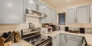 Ideal Downtown 1 BDR Close to Shops & Trails Gallery 14