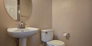 An Amazing NW Home! Over 3300 sq ft w/ pool & spa! Must see! Gallery 16