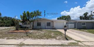 Must See 3/2/1 over 1000sf with tile/laminate floors, fresh paint, fenced yard and large living room!! Must See 3/2/1 over 1000sf with tile/laminate floors, fresh paint, fenced yard and large living room!! Gallery 3