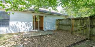 Refreshed 3 BR/2 BA home near I-49/UofA! Large fenced yard! Gallery 15
