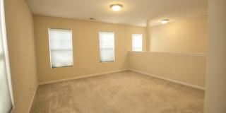 Spacious, Beautiful 3 BR, 2.5 bath with fenced in yard! Gallery 7
