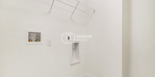 2159 Hudson Grove Gallery 21