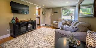 Kelsey's Cottage: Fully Furnished 2 bd/1ba Jacksonville Cottage, Large yard! $300 Utility Fee Gallery 4