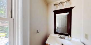 4-Bed Farmhouse Minutes from UVM Campus (30 Chase St) Gallery 35