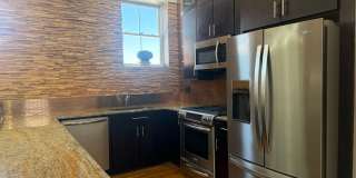 Completely Renovated Downtown Memphis Loft with Rooftop Skyline Views. Gallery 3