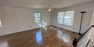 Room in 6 Bedroom Home at Oak Park Rd Gallery 15