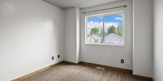 Amazing 3 Bedroom/2 Bath Bi-Level Home for Rent Gallery 11