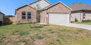 NEVER LIVED IN Spacious 4 Bedroom In Clear View Estates Gallery 1