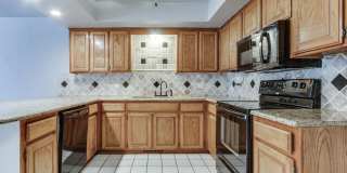 GREAT 2BED 2 BATH 2 CAR GARAGE TOWNHOME MINUTES FROM TURNPIKE!!!! Gallery 16