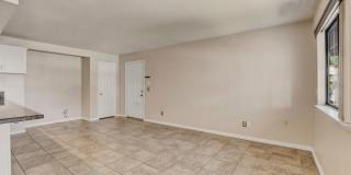 Upgraded 2 bedroom 2 bath upstairs condo Gallery 11