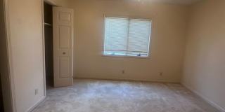Unique Lyndon area 4 bedroom home with multiple common areas Gallery 47