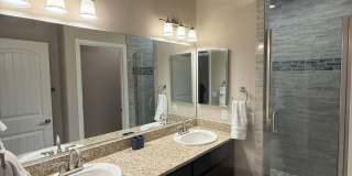 Fully Furnished 4 Bedroom 3 Bathroom Home Gallery 16