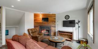 Woodworks Townhome- 3 Bedroom/3 Bath Unit w/Updated kitchen on the Bus Route Gallery 1
