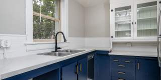 Elegant Renovation! HUGE 1 Bed 1 Bath Available Now! Gallery 10
