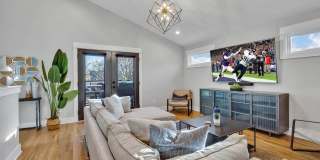 Gorgeous FULLY FURNISHED Home Just Off Charlotte Ave. Gallery 45