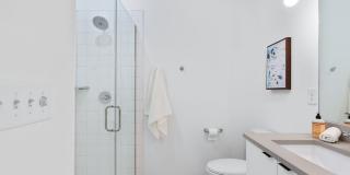 Modern downtown condo studio with private balcony & parking space. Gallery 17
