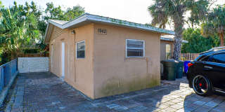 3040-3042 Douglas Ave Gallery 12