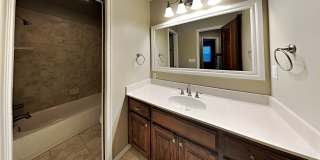 Beautiful 4 Bedroom 3 Bath in Edmond Schools Gallery 18
