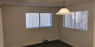 Sunflower Apartments Gallery 21