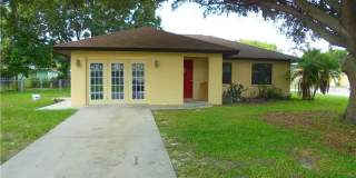 Spacious and well-located 3bed/ 2bath home available for rent in Sarasota, near 301, shopping, beaches, and more! Gallery 1