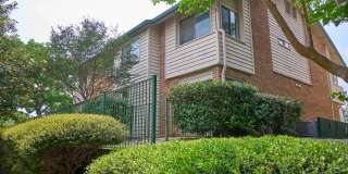 Adorable 2 bedroom townhome style Condo Gallery 1