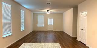 Open-Concept Living with Easy Access to I-10 & Loop 1604 Gallery 3