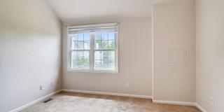Updated 4 level TH w/ 2 FB & 2 "1/2" baths + One car garage! Gallery 46