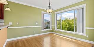 Luxury East Medford Home with 4 Bedrooms, 2 Bonus Rooms & Dual Living Areas Gallery 13