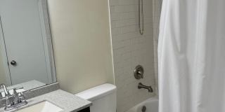 204 LIVINGSTON Court Gallery 12