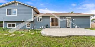 Beautiful Home with 2 Car Garage and Fenced Back Yard Gallery 3