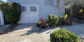 Great House in Oakland! 2 Beds, 1 Bath Gallery 1