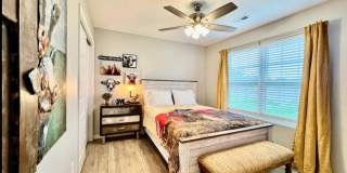 NEW Farmhouse Retreat Rustic decor and Cozy vibes! Gallery 26