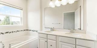 41715 MCMONAGLE Square Gallery 28