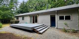 Winslow mid-century rambler....refreshed and ready to call home Gallery 17