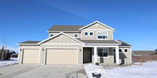 4-bedroom House with Large Yard Gallery 1
