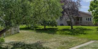 Students Welcome! Move In Special-$200 Off 1st Months Rent! Fantastic & Classy 2-Bed 2-Bath Ranch-Style 2nd Floor Condo Gallery 25