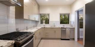 126 N Sycamore Ave Gallery 10