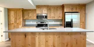 Beautiful Valley Views & Utilities Included! Gallery 10